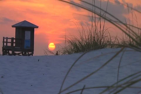 Sunset lifeguard med 2 Stock Footage 912125