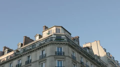 Sunset Light Glowing Over Haussmannian Building Facades in Paris France Stockbeeldmateriaal 322098006