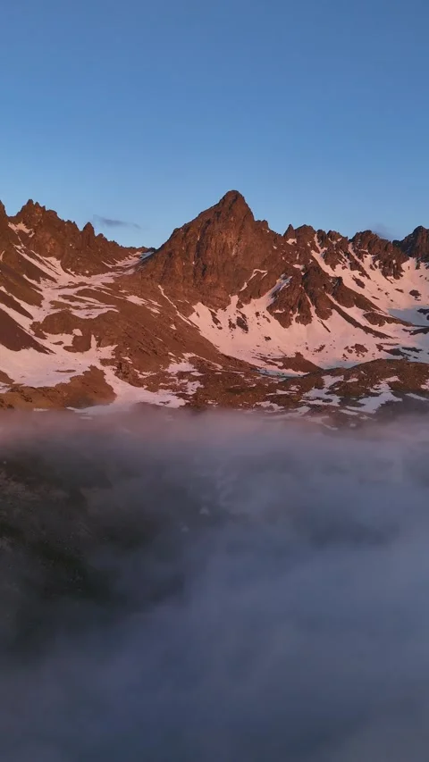 “Sunset Light Hitting Snowy Mountain Peaks Above Springtime Valley Fog – Kaçkar  Stock Footage 323216727