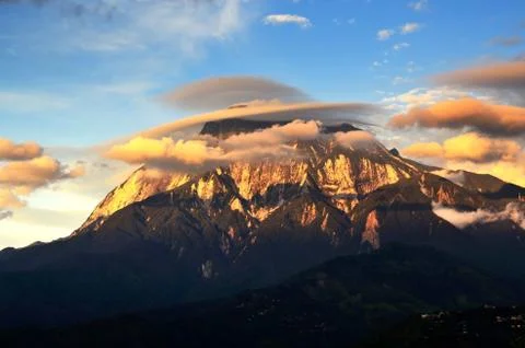 Sunset light over Mount Kinabalu in Kinabalu National Park, Sabah Borneo, Mal Stock Photos