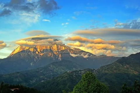 Sunset light over Mount Kinabalu in Kinabalu National Park, Sabah Borneo, Mal Stock Photos