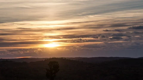 Sunset in lines of clouds Stock-Footage 43912508