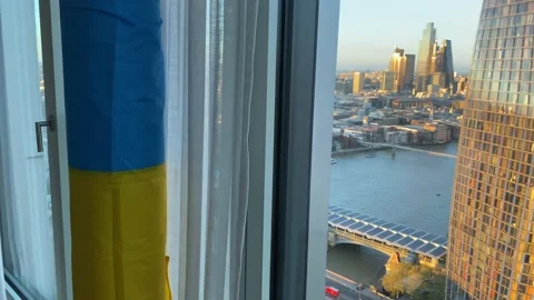 Sunset in London ans support Ukraine Stock Footage 183033422