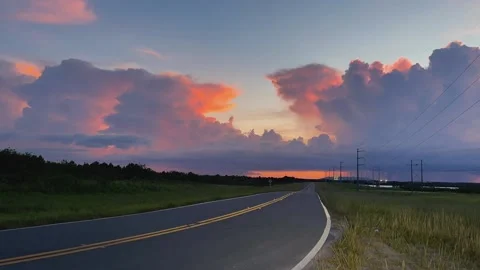 Sunset on a lonely road Stock-Footage 200630319