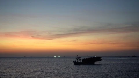 Sunset on the Long beach in Phu Quoc island, Vietnam Stockbeeldmateriaal 106664447