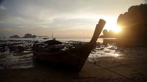 Sunset with a long tail boat during low tide in Ton Sai, Thailand. Stock Footage 108523295