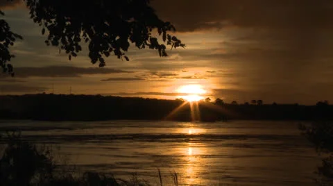 Sunset with low clouds at Zambezi River Видео 22867916
