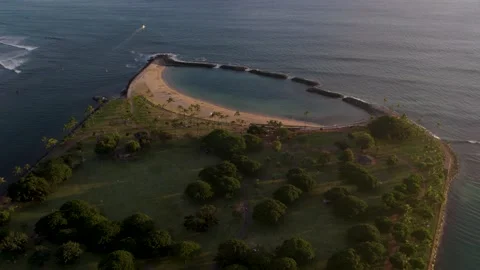 Sunset at Magic Island and Ala Moana Beach Park on Oahu, Hawaii Stock Footage 171396604