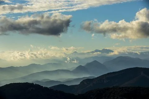 Sunset in Mare De Deu Del Mont peak, La Garrotxa, Spain Stock-Fotos