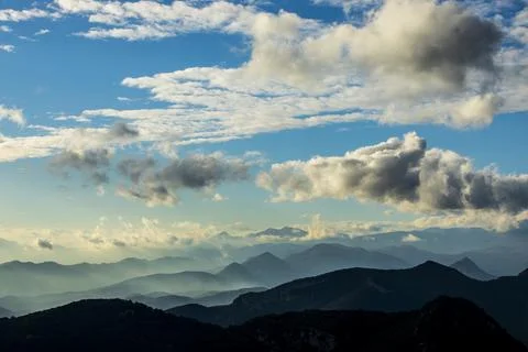 Sunset in Mare De Deu Del Mont peak, La Garrotxa, Spain Stock-Fotos