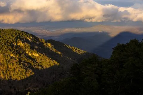 Sunset in Mare De Deu Del Mont peak, La Garrotxa, Spain Foto stock