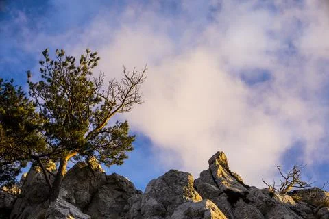 Sunset in Mare De Deu Del Mont peak, La Garrotxa, Spain Stock-Fotos