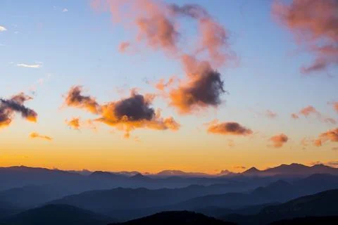 Sunset in Mare De Deu Del Mont peak, La Garrotxa, Spain Stock-Fotos