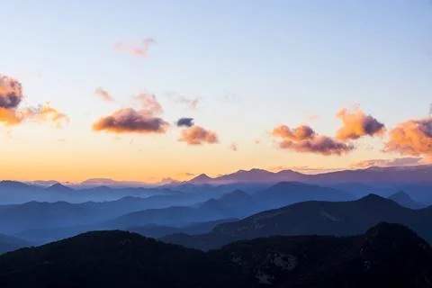 Sunset in Mare De Deu Del Mont peak, La Garrotxa, Spain Stock-Fotos