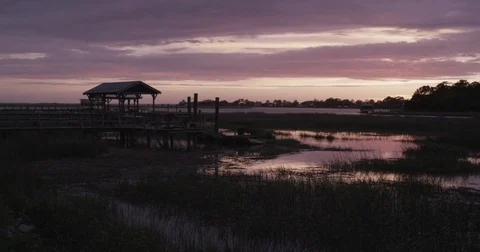 Sunset on Marsh Docks 4K Vídeos de archivo 84056543