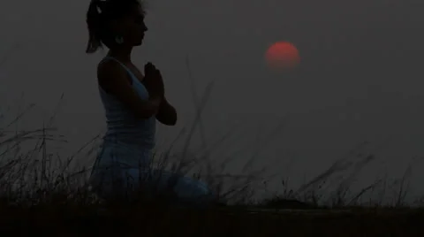 Sunset meditation. Vídeo Stock 38951245
