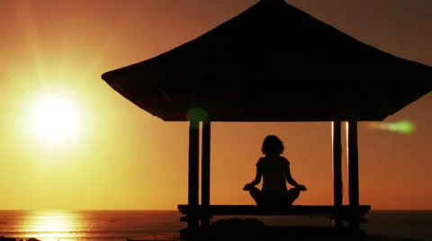 Sunset meditation Video stock 57171372