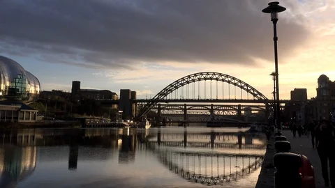 Sunset millennium bridge Newcastle upon Tyne bridges across the Tyne river UK 4K 스톡 동영상 105352112