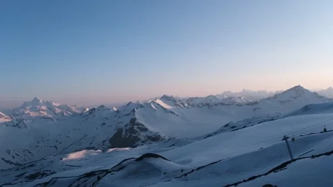 Sunset on Mount Elbrus, view of the mountains and the cable car 库存影片 338526656