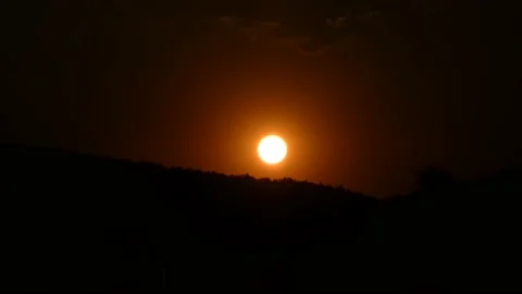 Sunset in a mountain 動画素材 130768201