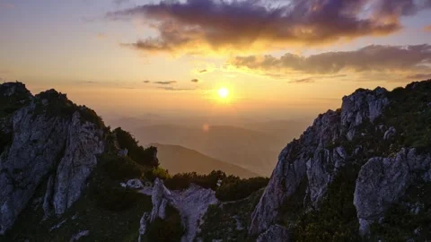 Sunset in the mountains, among the rocks on top of a hill. Mala Fatra, Slovakia Video stock 250264654