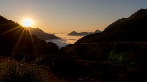 Sunset in the mountains Vídeos de archivo 281843667