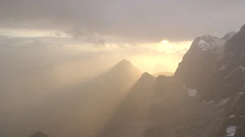 Sunset In The Mountains - Pan (Canon Log) Stockbeeldmateriaal 54621761