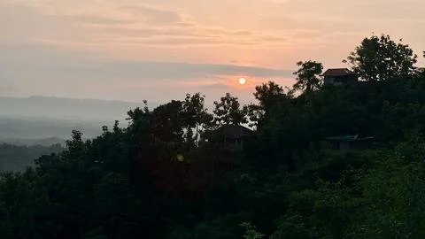 Sunset in the mountains. Sunset Over Forested Hills at Golden Hour. Stock-Fotos