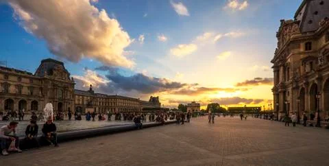 Sunset at Musée du Louvre Foto stock