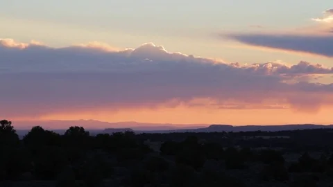 Sunset in New Mexico with clouds 動画素材 76441540