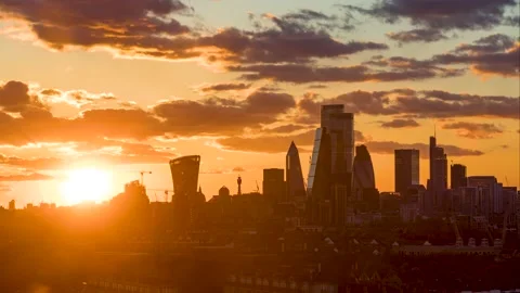 Sunset to night time lapse view to the skyline of the City of London 스톡 동영상 152714731