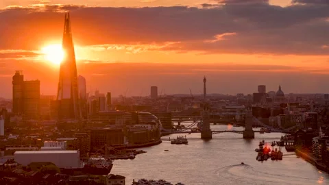 Sunset to night time lapse view to the skyline of London with Tower Bridge Stock Footage 152714841