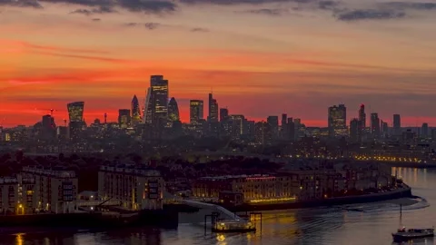 Sunset to night time lapse view of the skyline of London Stock-Footage 161835791