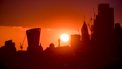 Sunset to night time lapse view to the city skyline of London Vídeo Stock 193991122