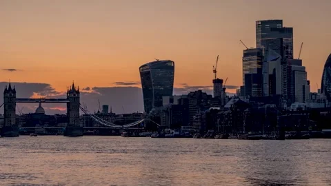 Sunset to night time lapse view of the urban skyline of London Video stock 263916451