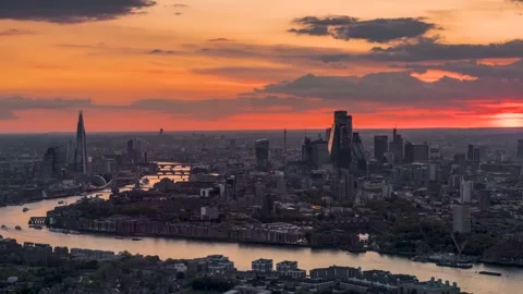 Sunset to night time lapse view view behind the urban skyline of London Video stock 275151084