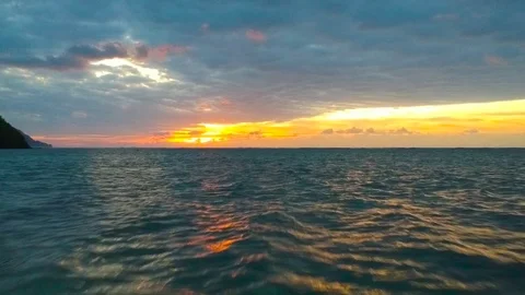 The sunset at the Ocam Ocam beach, philippines 스톡 동영상 109795848