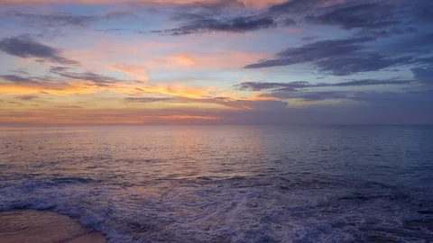 Sunset in ocean beach with red and blue sky Video stock 113272976