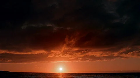 Sunset Ocean Clouds 480x270 Stockbeeldmateriaal 558601