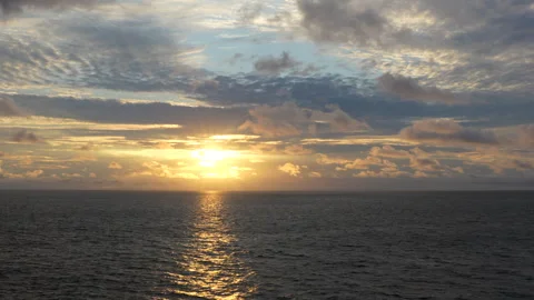 Sunset in ocean from cruise ship. Stock-Footage 259969025