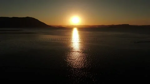 SUNSET BY THE OCEAN Vidéo 136834064