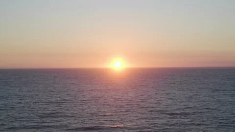 Sunset on ocean horizon 스톡 동영상 139321329