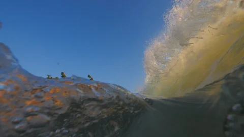 Sunset in the ocean with incoming waves  in slowmotion Video stock 90005052