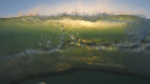 Sunset in the ocean with incoming waves  in slowmotion, front view 스톡 동영상 90005091