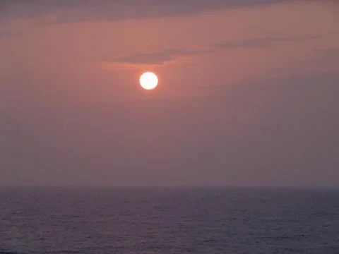 Sunset in ocean 库存照片