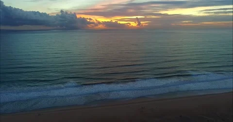 Sunset in the ocean small waves 스톡 동영상 226193126