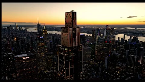 Sunset Orbit Of JPMorgan Chase Tower Silhouette Above The Hudson River Vídeo Stock 342654441