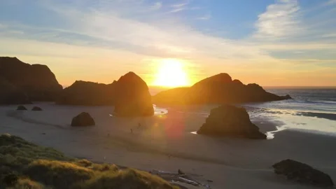 Sunset on the Oregon coast Stock Footage 141463651