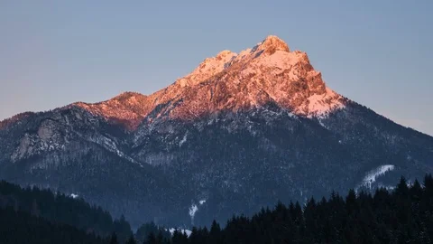 Sunset over alpine peak in winter Time lapse 스톡 동영상 86437724