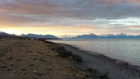 Sunset over the Andes mountain range and the lake Viedma shore 스톡 동영상 255838963
